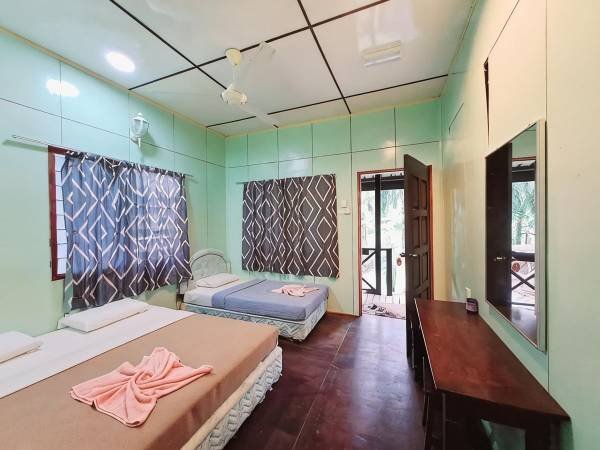 Sukau Backpackers Bed & Breakfast