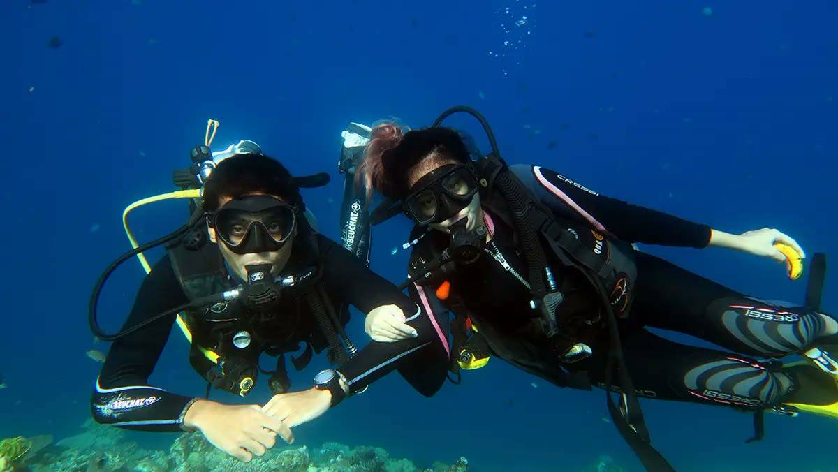 Two Palawan Divers divers underwater at El Nido