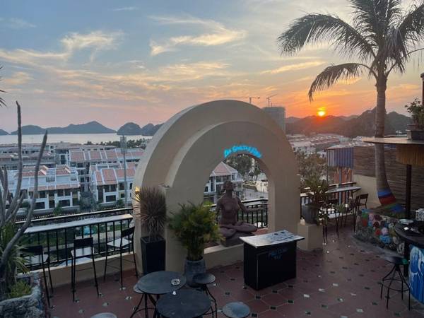 The One Hostel & Rooftop Bar Catba