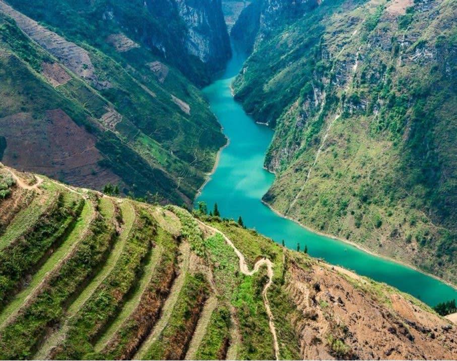 The Nho Que river far below the Ma Pi Leng Pass