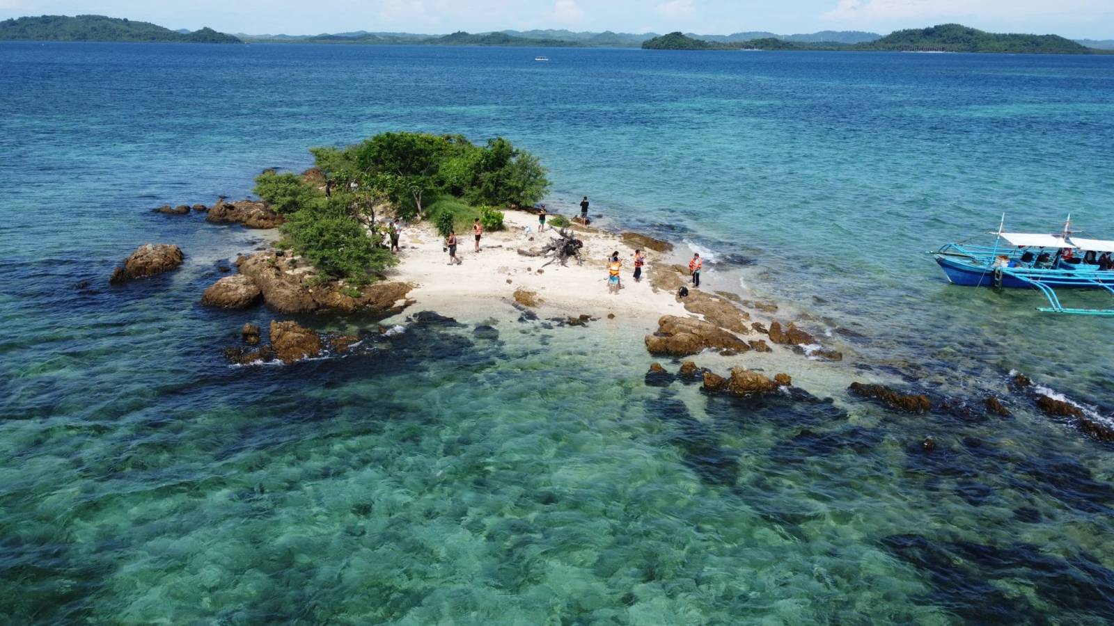 Things to do in Port Barton: turtles, empty beaches and a campfire