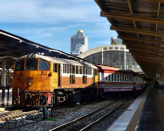 Getting around Thailand: night train, bus, boat or plane?