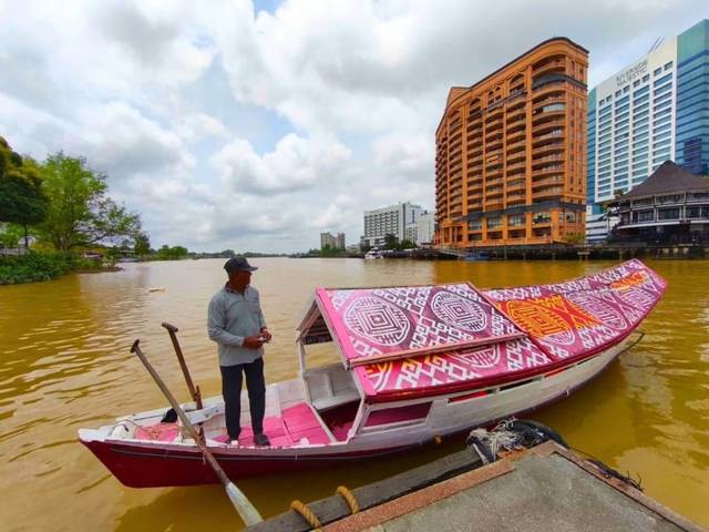 Kuching: walking tour with sampan boat ride and lunch