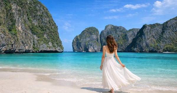 Phi Phi: first group at Maya Bay, boat trip to beat the crowds