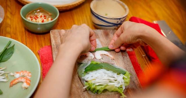 Cooking class with a visit to Ben Thanh market