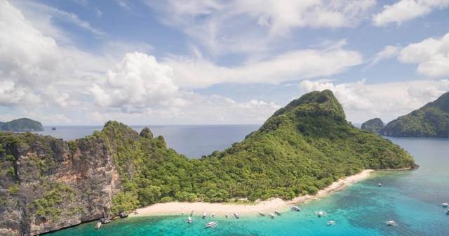 El Nido: island hopping Tour C, hidden beaches and shrine