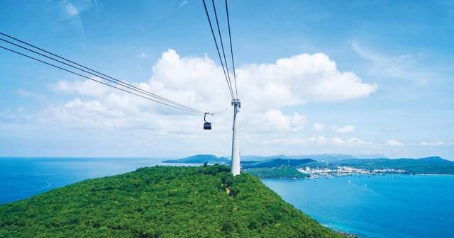 Phu Quoc: cable car ride and three island boat trip with lunch