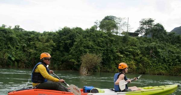 Vang Vieng: kayaking and cave tubing with zipline and Blue Lagoon