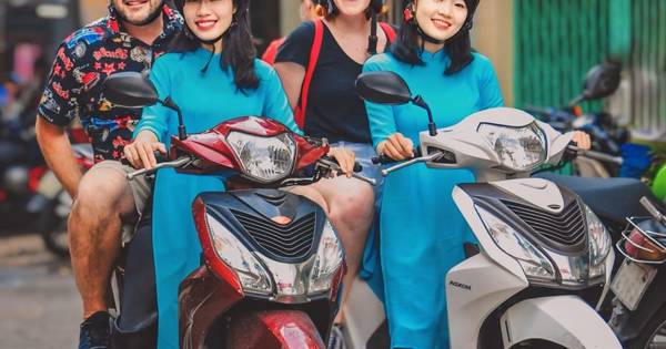 Saigon: premium street food tour by motorbike