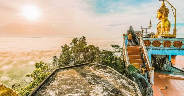 Krabi: Tiger Cave Temple, Emerald Pool and hot springs tour