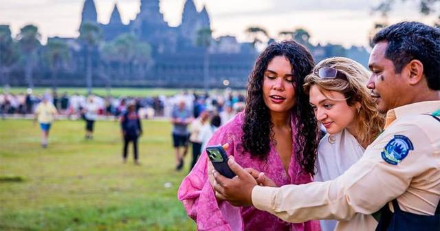 Siem Reap: Angkor Wat Small-Group Tour at Sunrise or Sunset