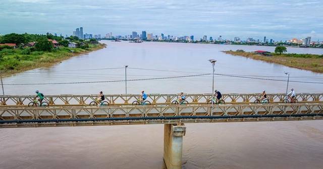 Phnom Penh: Silk Island Tour by Bike, E-bike or Tuk-tuk