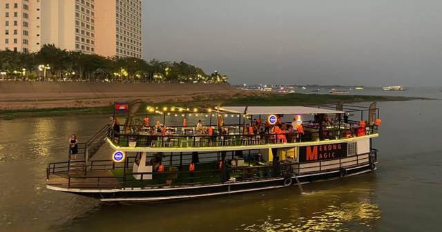 Phnom Penh: Sunset Cruise with Unlimited Beer, Soft Drinks and BBQ Buffet