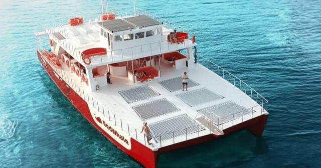 Boracay: sunset cruise on the RedWhale party yacht
