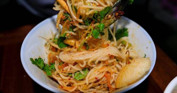 Hue: local food tour with eight tastings, stories and insider spots