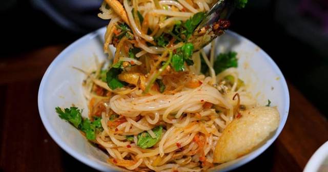 Hue: local food tour with eight tastings, stories and insider spots