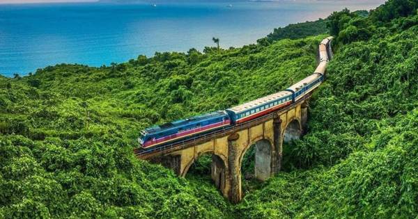 Da Nang: imperial Hue day trip with the Hai Van Pass train and lunch
