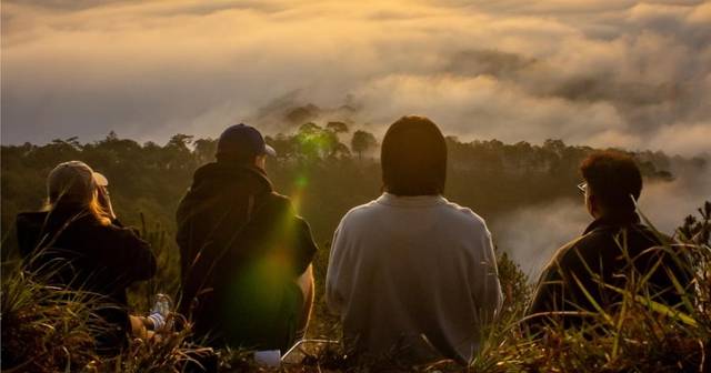 Da Lat: sunrise cloud hunting hike with breakfast
