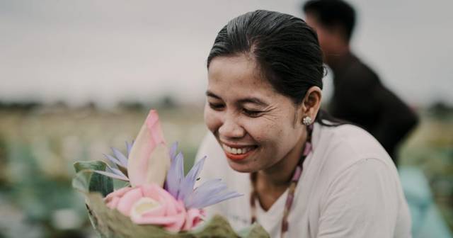 Siem Reap: Lotus Silk Farm and Lake Experience