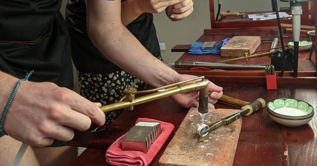 Hanoi: unique silver jewellery workshop with 5 g of silver