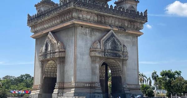 Vientiane: cultural tour with the Buddha Park and the Patuxai