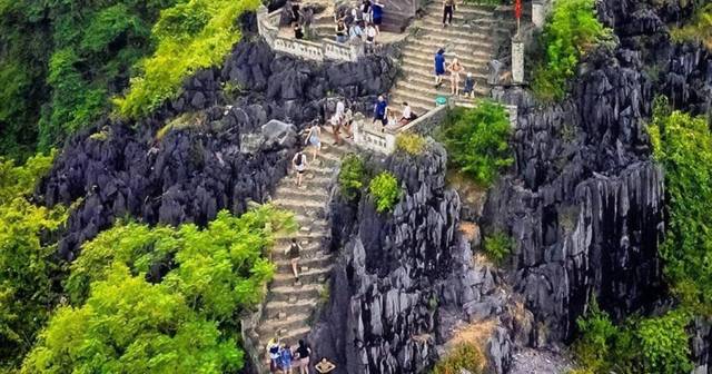 From Ninh Binh: Hoa Lu, Bai Dinh, Trang An and Mua Cave tour