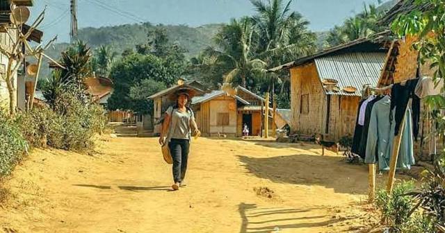 Nong Khiaw: two day trek with a Hmong village, a homestay and kayaking